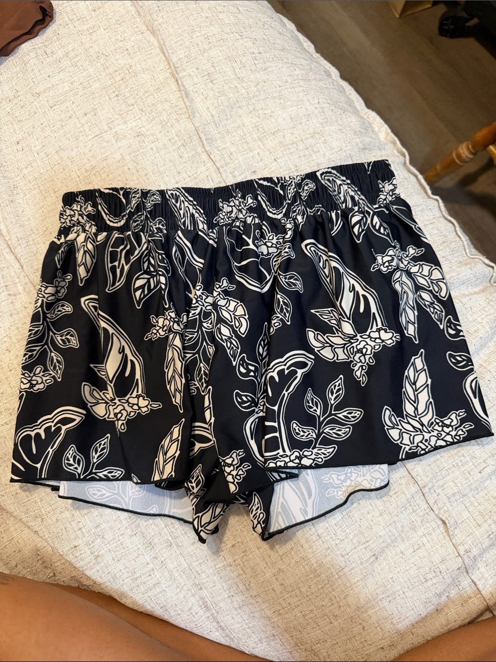 Black & White Floral Print Women’s Shorts
